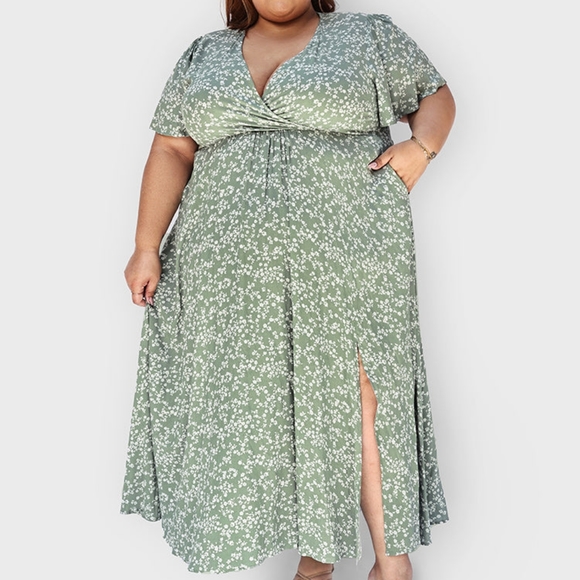 Green Dress - Flutter Sleeve Ditsy Floral Pockets Maxi Dress size 26 / 4X - Picture 2 of 10